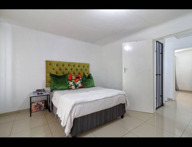 2 BEDROOM TOWNHOUSE FOR SALE IN RADIOKOP